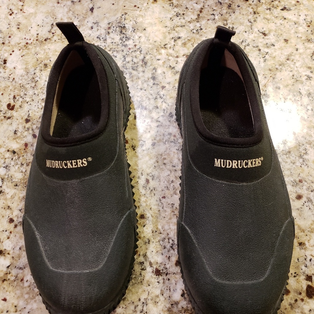 Unisex.  Dark blue mudruckers sport shoe
